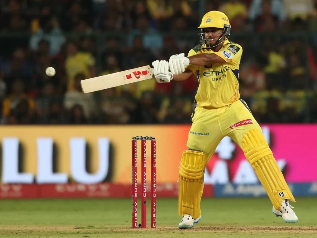 आयुष म्हात्रे ने rcb vs csk मैच में शानदार पारी खेली तथा मात्र 6 रन से शतक से चूक गए। 