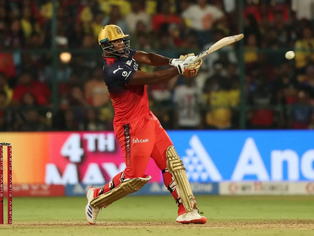 rcb vs csk मैच में romario shepherd ने 14 गेंदों पर 53 रन की शानदार पारी खेली। 