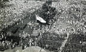 लाल किले पर तिरंगा फहराते समय स्वतंत्रता दिवस का दृश्य, 