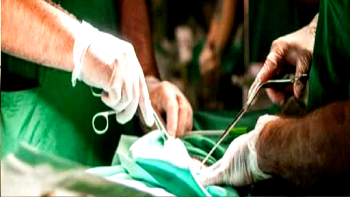 ऑपरेशन में स्पंज छूटा